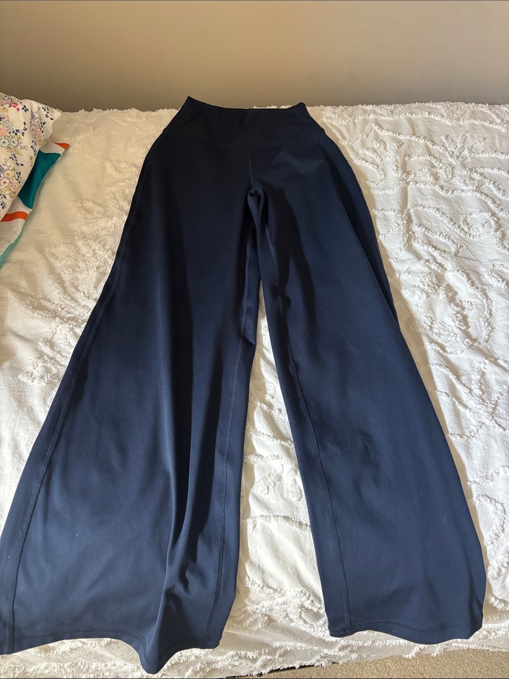 Hollister straight leg navy yoga pants